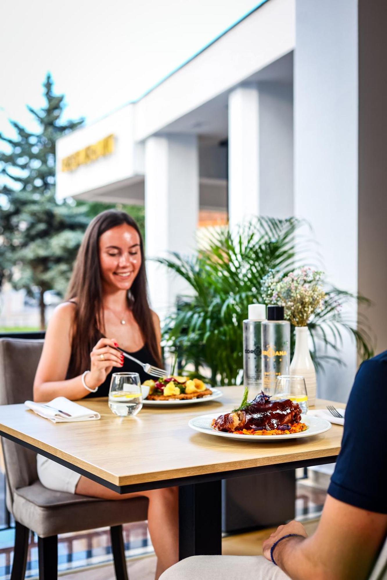 Hotel Grand Coroana 4*