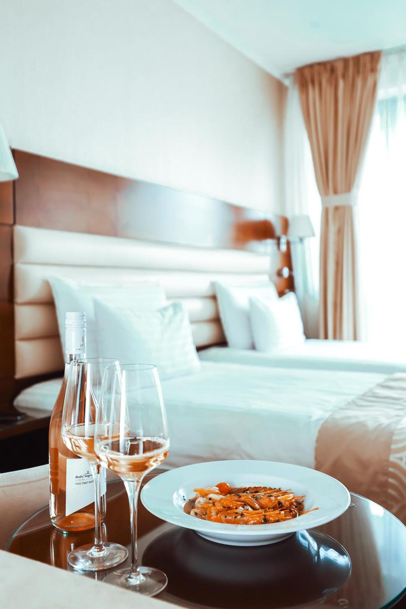 Grand Coroana Hotel 4*