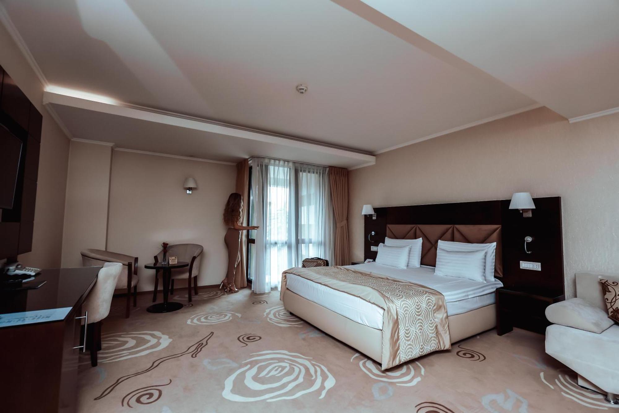 Grand Coroana 4*