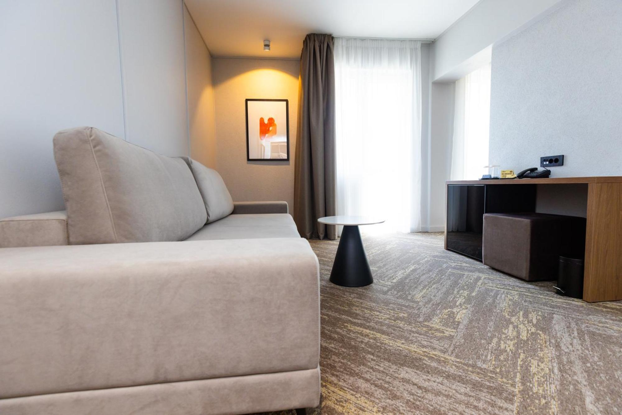 Grand Coroana Hotel