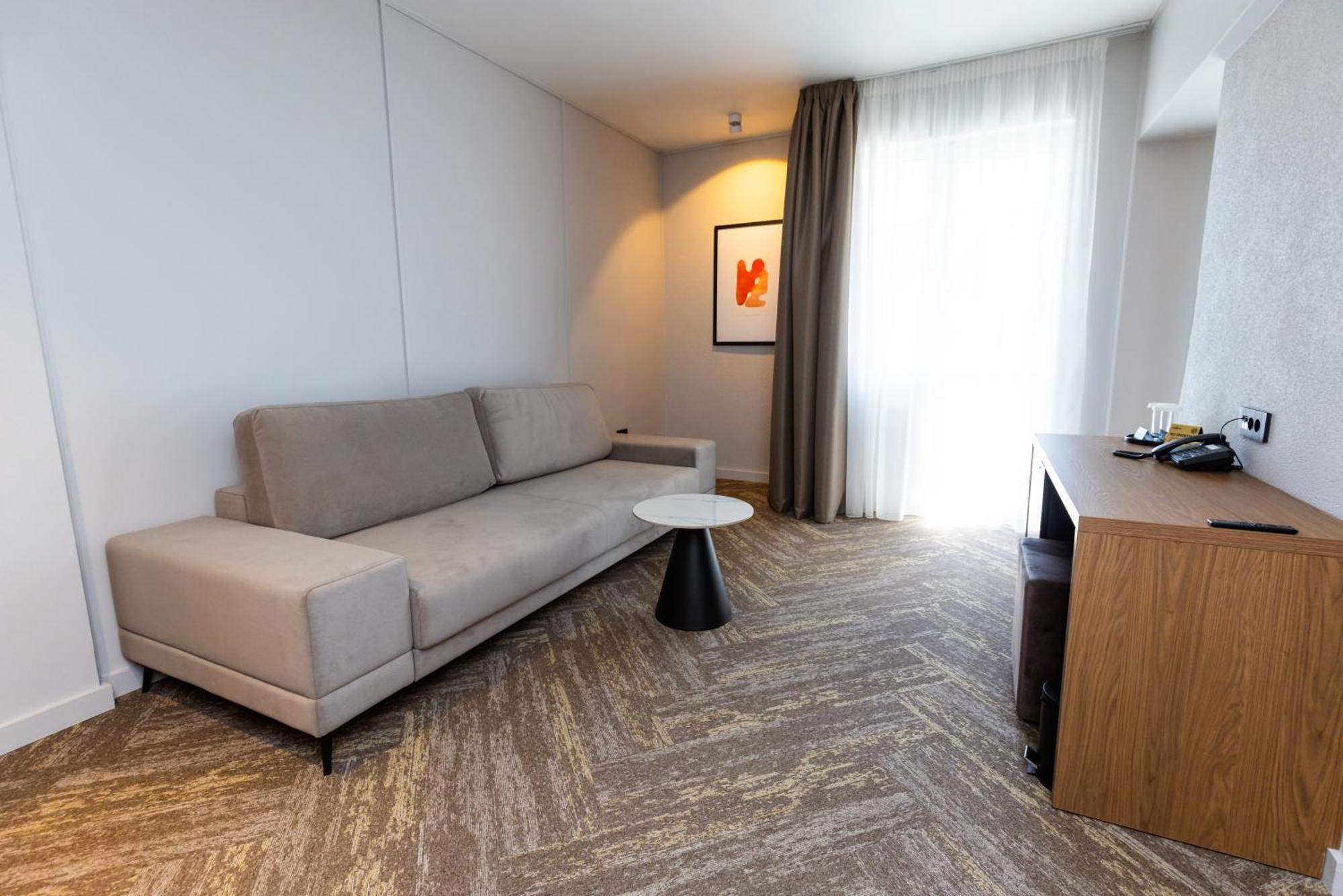 Grand Coroana Hotel 4*